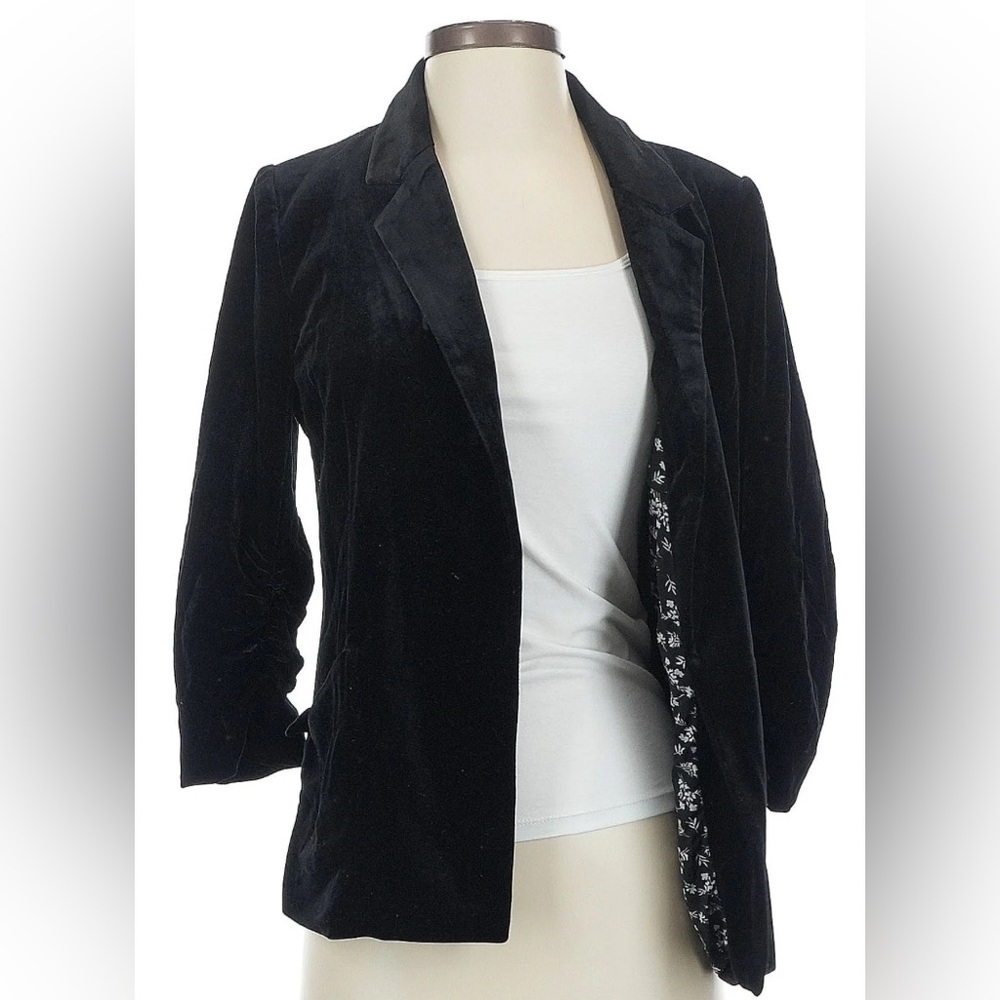 Skies are Blue velvet blazer in black.